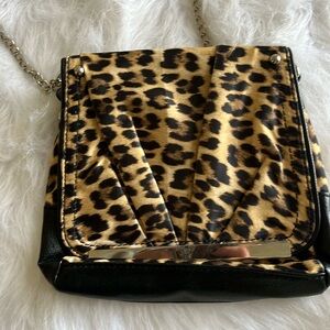 Jennifer Lopez leopard print handbag